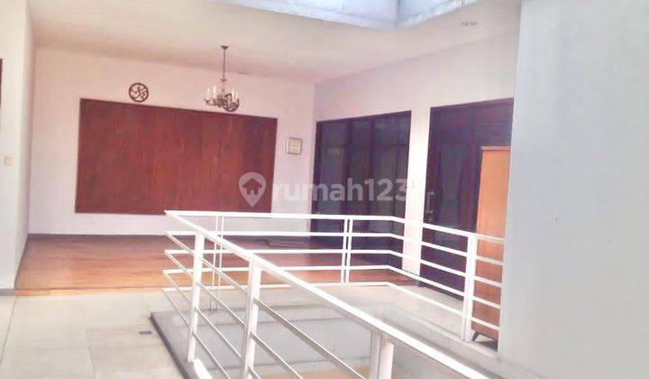 Rumah 2 Lantai Sudah Renovasi Unfurnished SHM 2