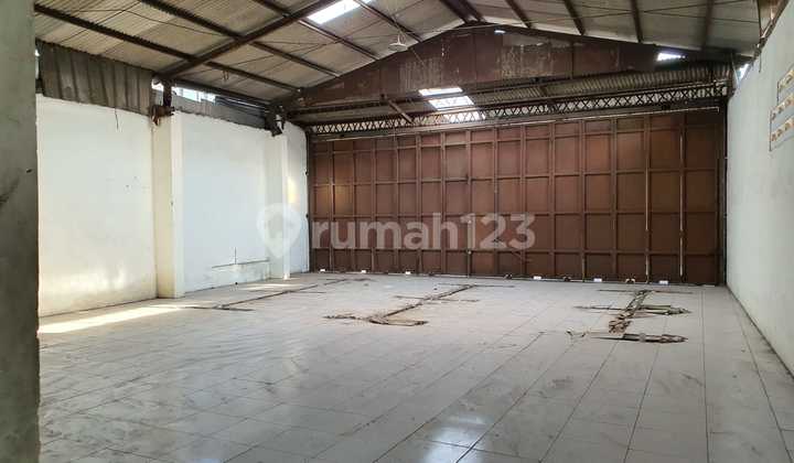 Disewakan gudang dan toko raya manukan wetan 3