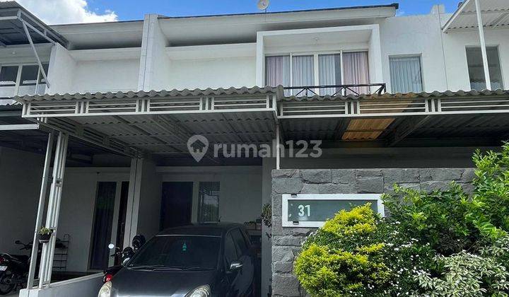 RUMAH DE CASA RESIDENCE ROW JALAN 2 MOBIL 1