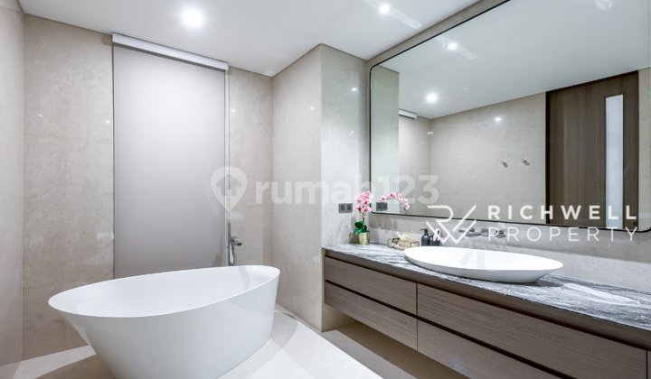 Available for sale 3 Bedroom Pakubuwono Menteng full furnished 