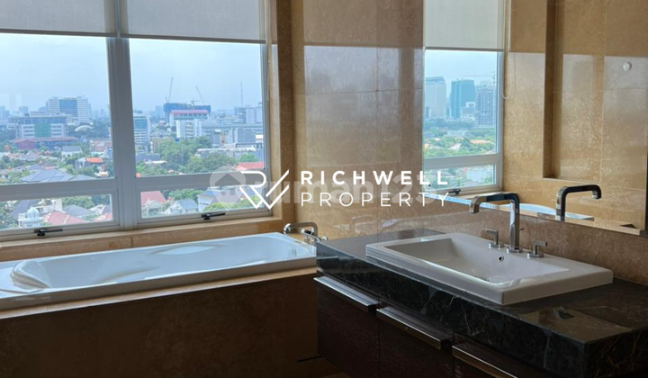 Available for rent 4 Bedroom Pakubuwono Signature Available for rent 4 Bedroom Pakubuwono Signature