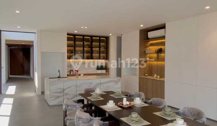 Luxury House KBP Spatirasmi with Swimming Pool, Great View, Well-Furnished, SHM Certificate, Kota Baru Parahyangan, Bandung