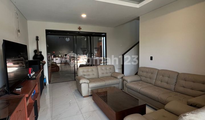 Rumah Simakirana 2 Lantai SHM Dekat Akses Tol Siap Huni