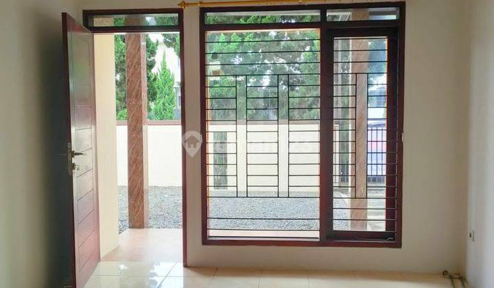 Rumah Bagus Unfurnished di Singgasana Pradana , Bandung 2