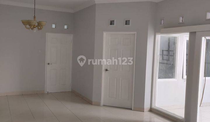 Rumah Bagus Semi Furnished HGB di Singgasana , Bandung 2