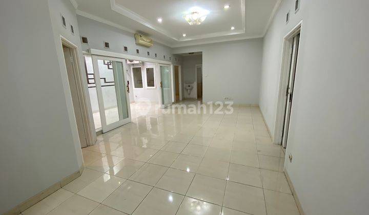 Rumah Bagus Semi Furnished HGB di Singgasana , Bandung 1