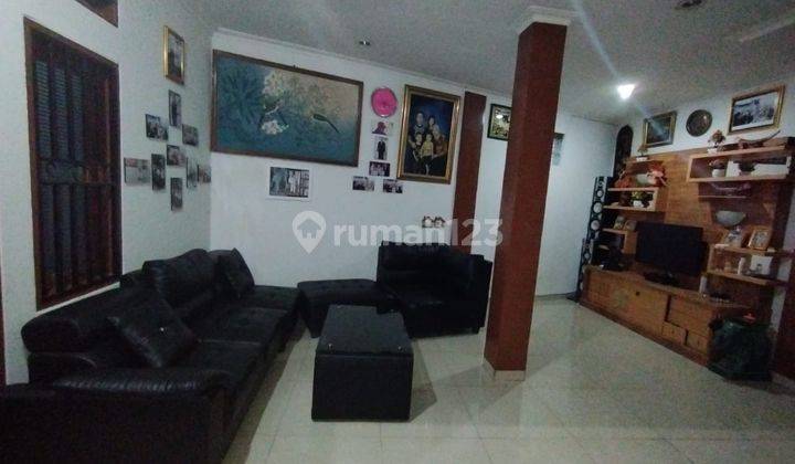 Rumah 3 Lantai Bagus Furnished SHM di Taman Cibaduyut 1, Bandung 1