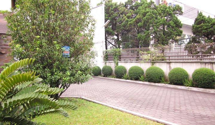 Rumah Bagus Unfurnished di Setiabudi , Bandung 2