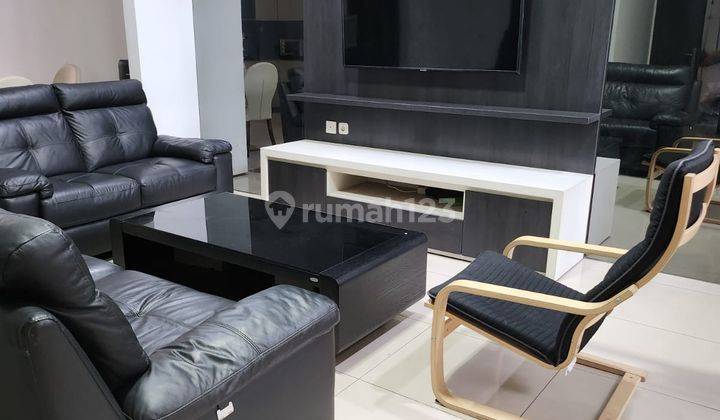 Rumah Bagus Semi Furnished di Singgasana Pradana , Bandung 1