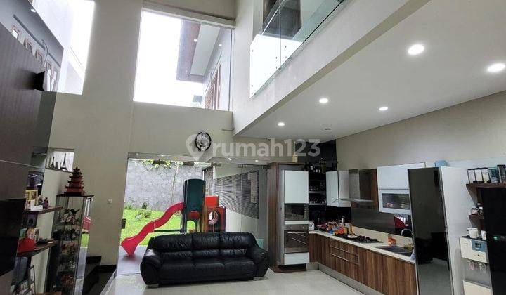 Rumah 2 Lantai Bagus Semi Furnished SHM di Sayap Sutami , Bandung 2