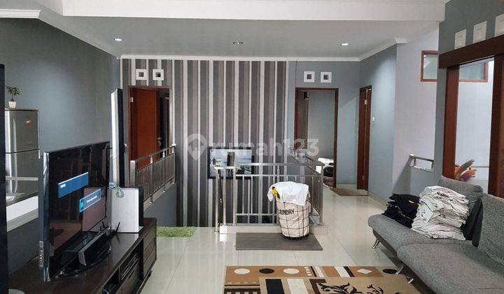 Rumah 2 Lantai Bagus Semi Furnished SHM di Sayap Riau , Bandung 1