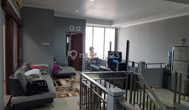 Rumah 2 Lantai Bagus Semi Furnished SHM di Sayap Riau , Bandung 2