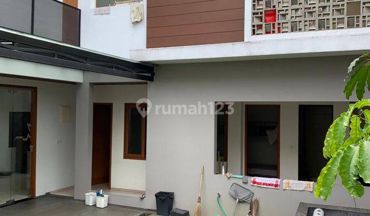 Rumah 2 Lantai Bagus Furnished SHM di Sakura, Bandung 1