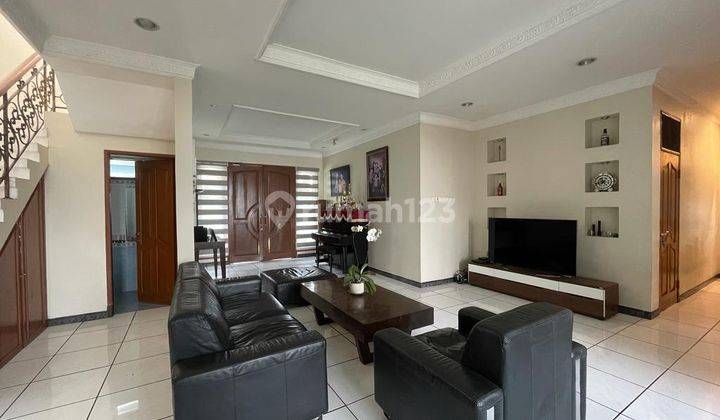 Rumah 2 Lantai Bagus Unfurnished SHM di Tubagus Ismail, Bandung 1