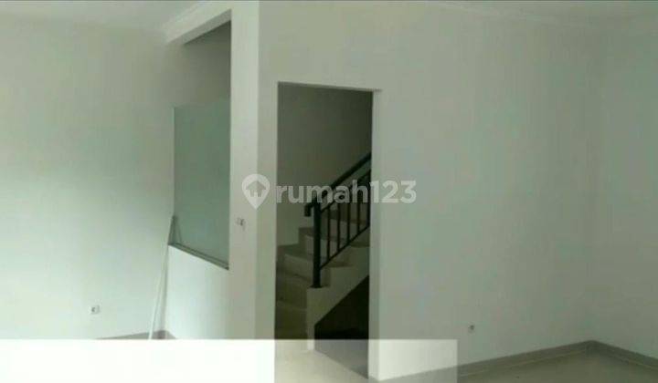 Rumah Bagus Unfurnished SHM di Taman Holis Indah 1, Bandung 2