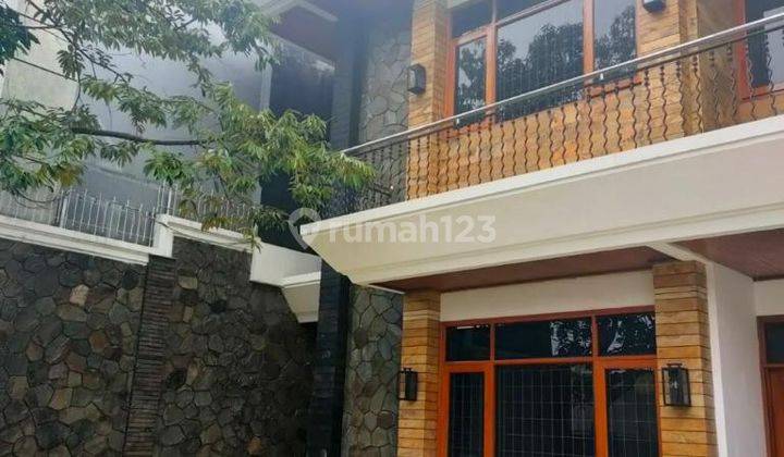 Rumah Bagus Unfurnished SHM di Holis Regency, Bandung 1