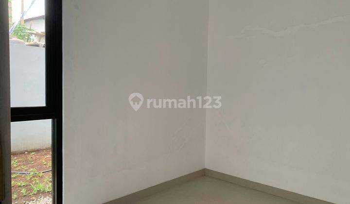 Rumah 2 Lantai Bagus Unfurnished SHM di Sayap Setraduta, Bandung 2