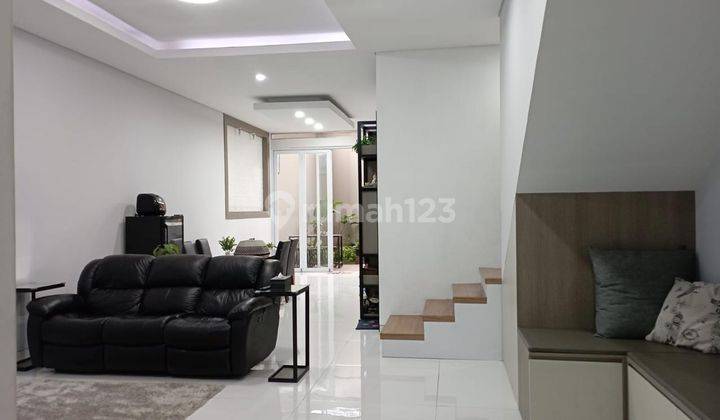 Rumah 2 Lantai Bagus Furnished SHM di Mekar Wangi, Bandung 1