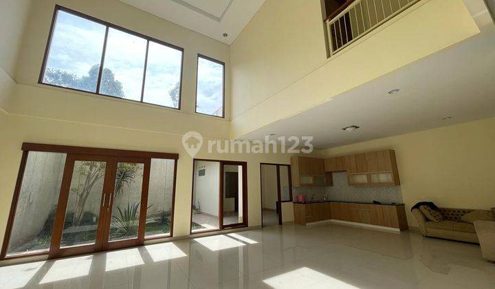 Rumah 2 Lantai Bagus Unfurnished SHM di Pondok Hijau, Bandung 1