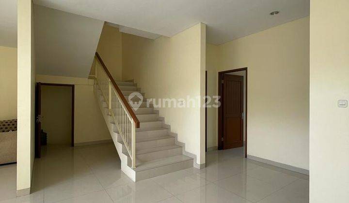 Rumah 2 Lantai Bagus Unfurnished SHM di Pondok Hijau, Bandung 2