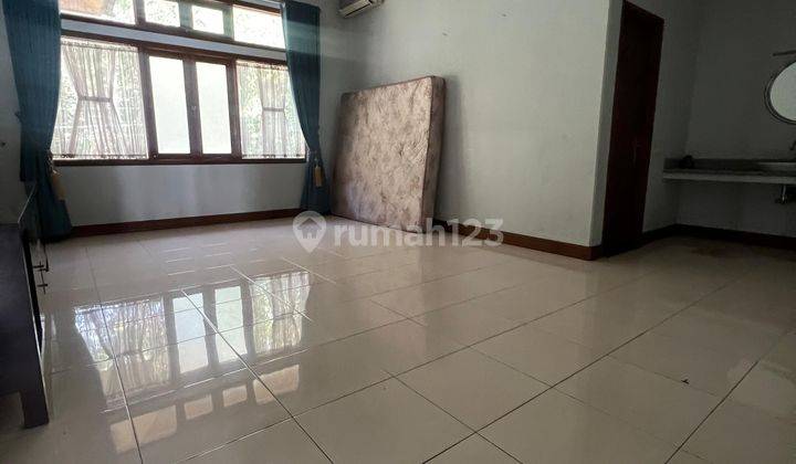 Rumah Kontrakan 2 Lantai Bagus Unfurnished SHM di Sayap Riau , Bandung Cocok Buat Showroom Cafe Kantor 2