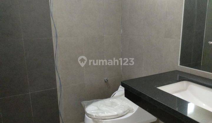 Rumah 3 Lantai Bagus Unfurnished SHM di Bandung Utara, Bandung 2