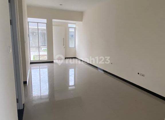 Rumah Bagus Unfurnished SHM di Taman Kopo Indah 5, Bandung 1