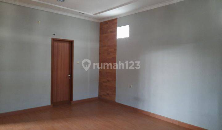 Rumah 2 Lantai Bagus Unfurnished SHM di Taman Kopo Indah 3, Bandung 2