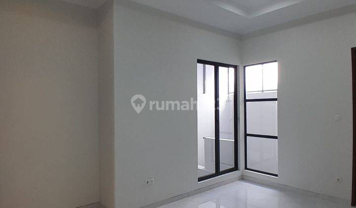 Rumah 2 Lantai Bagus Unfurnished SHM di Mekar Wangi, Bandung 2