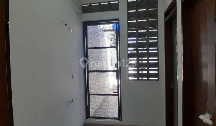 Rumah Bagus Unfurnished SHM di Singgasana Pradana, Bandung 2