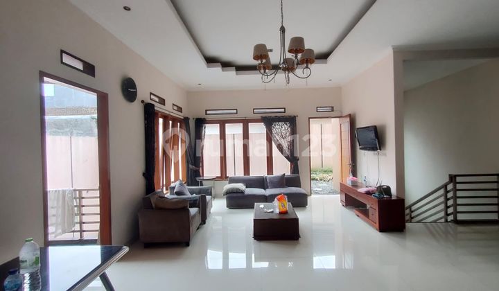 Rumah Bagus Unfurnished SHM di Sayap Pasteur, Bandung 1