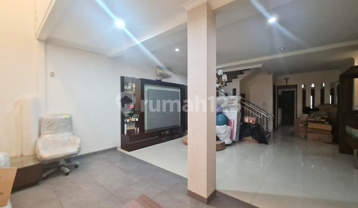 Singgasana Large House Premium Location Ready to Occupy Singgasana Large House Premium Location Ready to Occupy