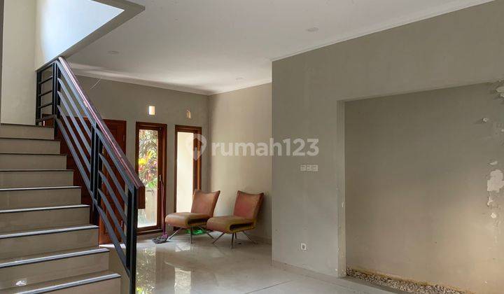 Rumah 2 Lantai Bagus Unfurnished SHM di Dago Tea House, Bandung 1