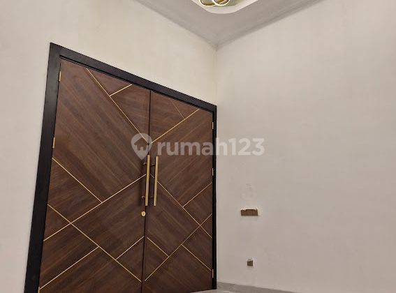 Dijual Rumah Baru Mewah di Tomang 2