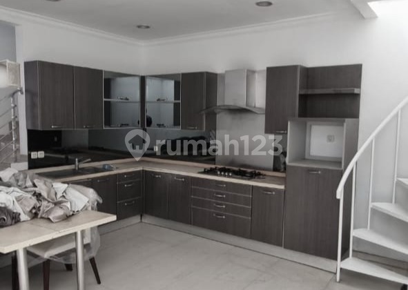 Disewakan Rumah Siap Huni di Mutiara Taman Palem. Disewakan Rumah Siap Huni di Mutiara Taman Palem.