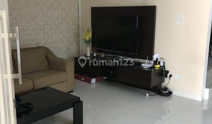 Dijual Rumah Semi Furnished di Pluit 2