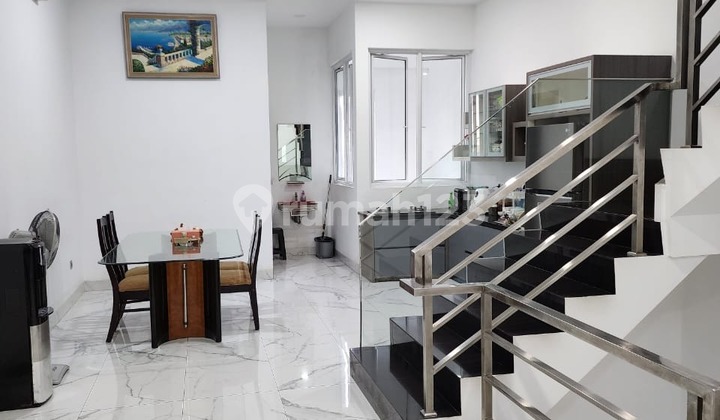Dijual  Rumah 4 Lantai di Pluit Sakti. Semi Furnish