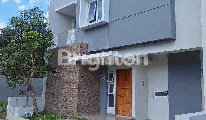 RUMAH CLUSTER 2 LANTAI DESIGN MINIMALIS  MODERN TENGAH KOTA SOLO  1