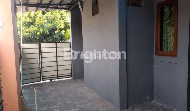 RUMAH 2 LANTAI, SIAP HUNI, CUMA 5 MENIT KE SEKOLAH AL ABIDIN,  AREA BANYUANYAR SOLO 2