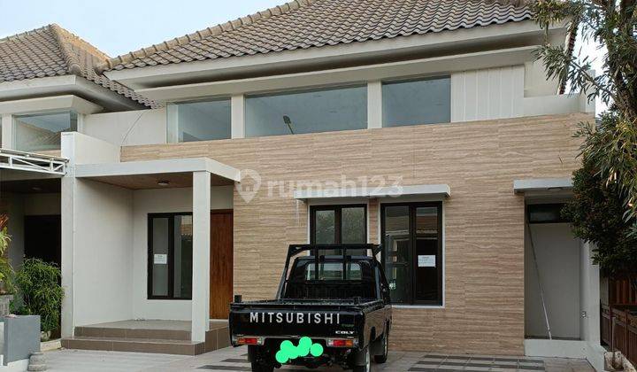 Rumah Mewah ,  cluster one gate Colomadu, dekat Bandara Adisumarmo Solo 1