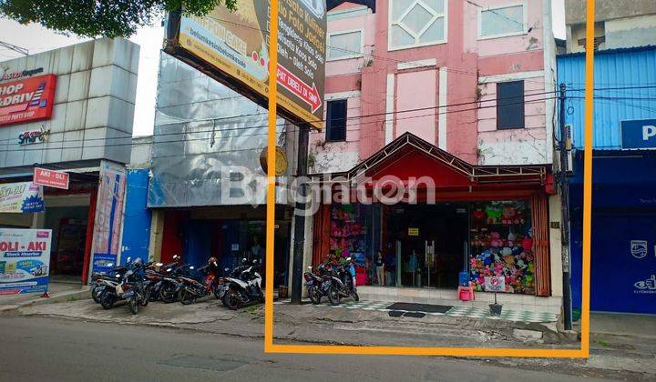 RUKO 2.5 LANTAI, STRATEGIS, PINGGIR JALAN NUSUKAN, DEKAT PASAR DAN TUGU KERIS