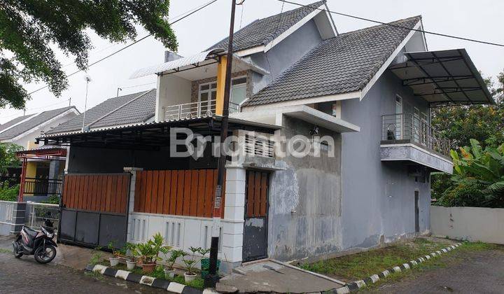 RUMAH HOOK  2 LANTAI SOLO BARU 1