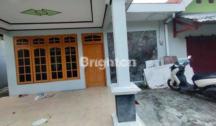 RUMAH LUAS , LEBAR JALAN 3 MOBIL, DI SOLO TIMUR, DEKAT UNS 1