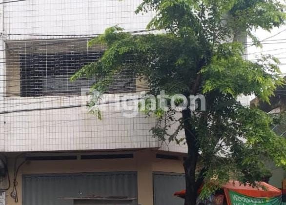 Ruko 3 Lantai , Tengah Kota Solo , Di Area Perdagangan