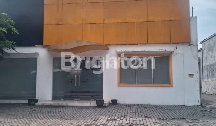 SHOPHOUSE (COMMERCIAL BUILDING) LOCATED BY A BUSY MAIN ROAD ACCESSIBLE BY CONTAINER TRUCKS, TRAILER TRUCKS, AND WINGBOX TRUCKS. 2