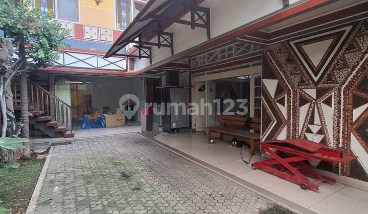 Rumah Besar 2 Lantai Nuansa Etnik Posisi Hook Area Sumber, Banjarsari, Tengah Kota Solo, Area Parkir Luas bisa untuk 10 Mobil ( Dekat Pintu Tol ) Rumah Besar 2 Lantai Nuansa Etnik Posisi Hook Area Sumber, Banjarsari, Tengah Kota Solo, Area Parkir Luas bisa untuk 10 Mobil ( Dekat Pintu Tol )