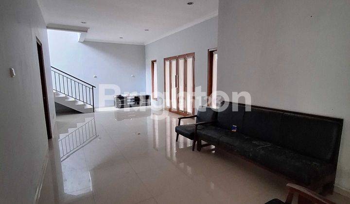 RUMAH 2 LANTAI, SIAP HUNI, SEMI FURNISHED, AREA COLOMADU 1