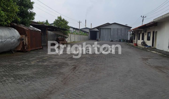 GUDANG EX PABRIK, ZONA MERAH, LEBAR DEPAN +/- 25 METER , AKSES KONTAINER 40 FEET, AREA SUKOHARJO