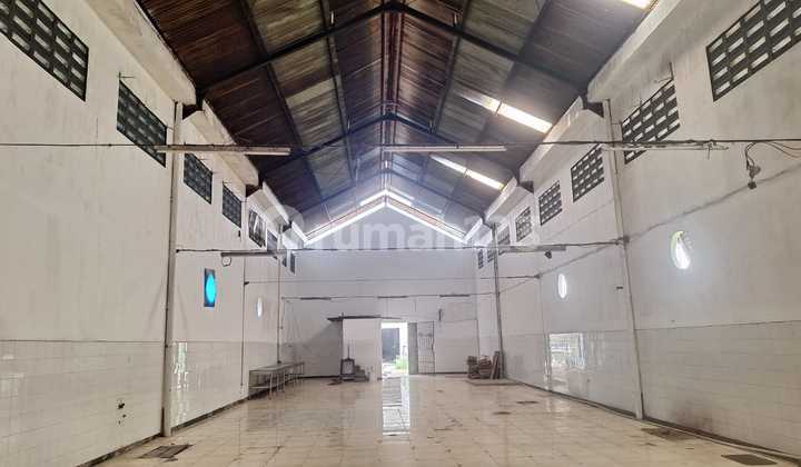 Warehouse Accessible by 40-Foot Container Trucks & Truck Trailers (Front Width: 9 Meters), Warehouse Floor: Ceramic Tiles, Warehouse Roof: Glasswool Warehouse Accessible by 40-Foot Container Trucks & Truck Trailers (Front Width: 9 Meters), Warehouse Floor: Ceramic Tiles, Warehouse Roof: Glasswool