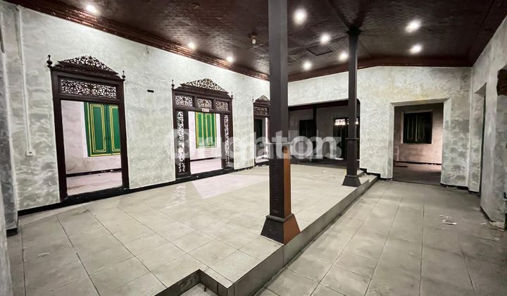 RUMAH NUANSA ETNIK JAWA TEPI JALAN RAYA RAMAI TENGAH KOTA SOLO EX KULINER RESTO 2